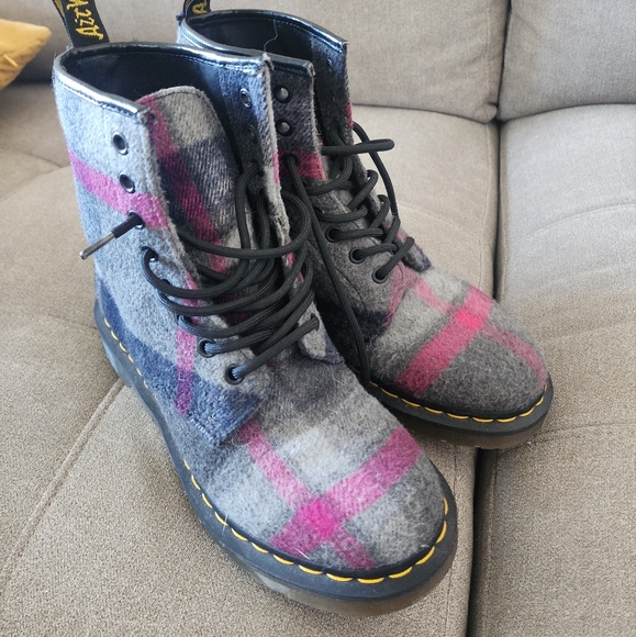 Dr Martens Castel Wool Pink And Grey Plaid Flannel Tartan Size U.S. 7 - Picture 1 of 4